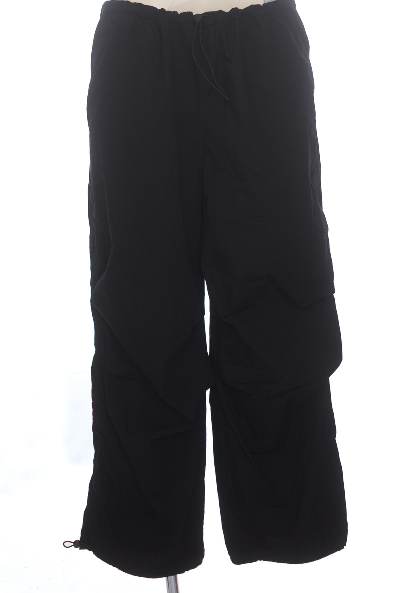 Pantalones color Negro - Divided by H&M