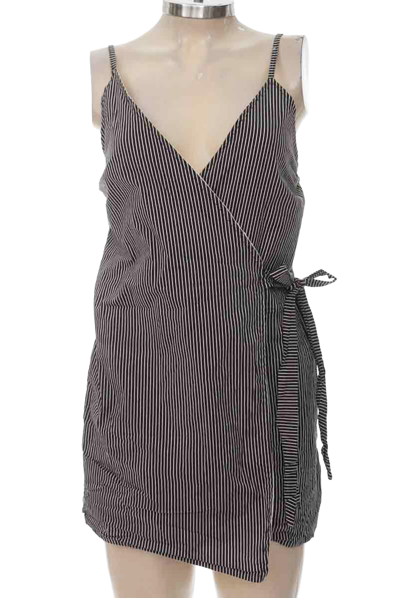 Vestido / Enterizo color Negro - Closeando