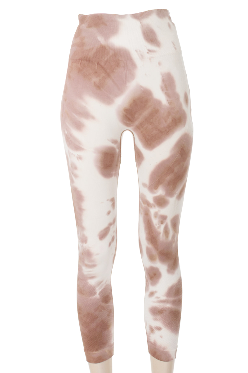 Ropa Deportiva / Salida de Baño color Café - Closeando