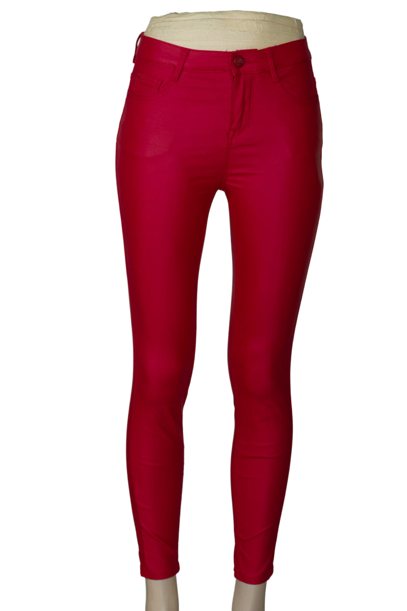 Pantalones color Rojo - Stradivarius