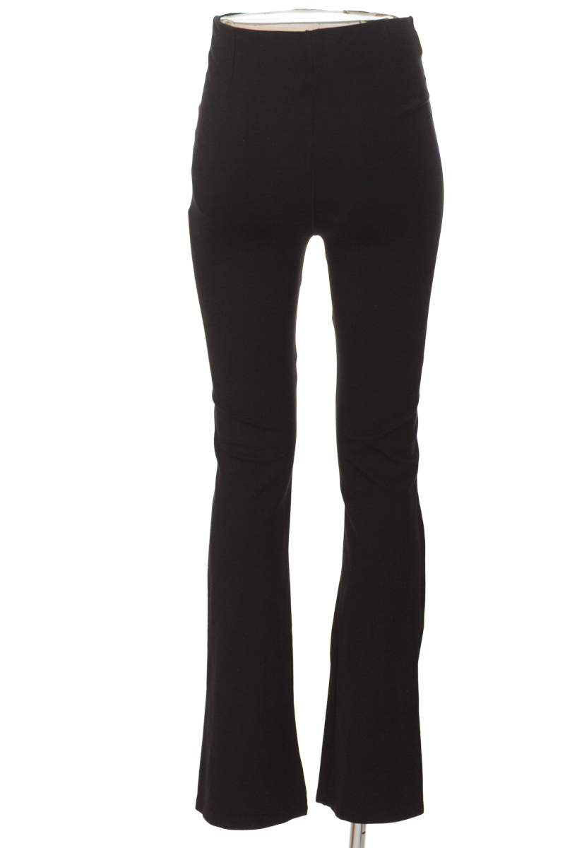 Pantalones color Negro - Arkitect