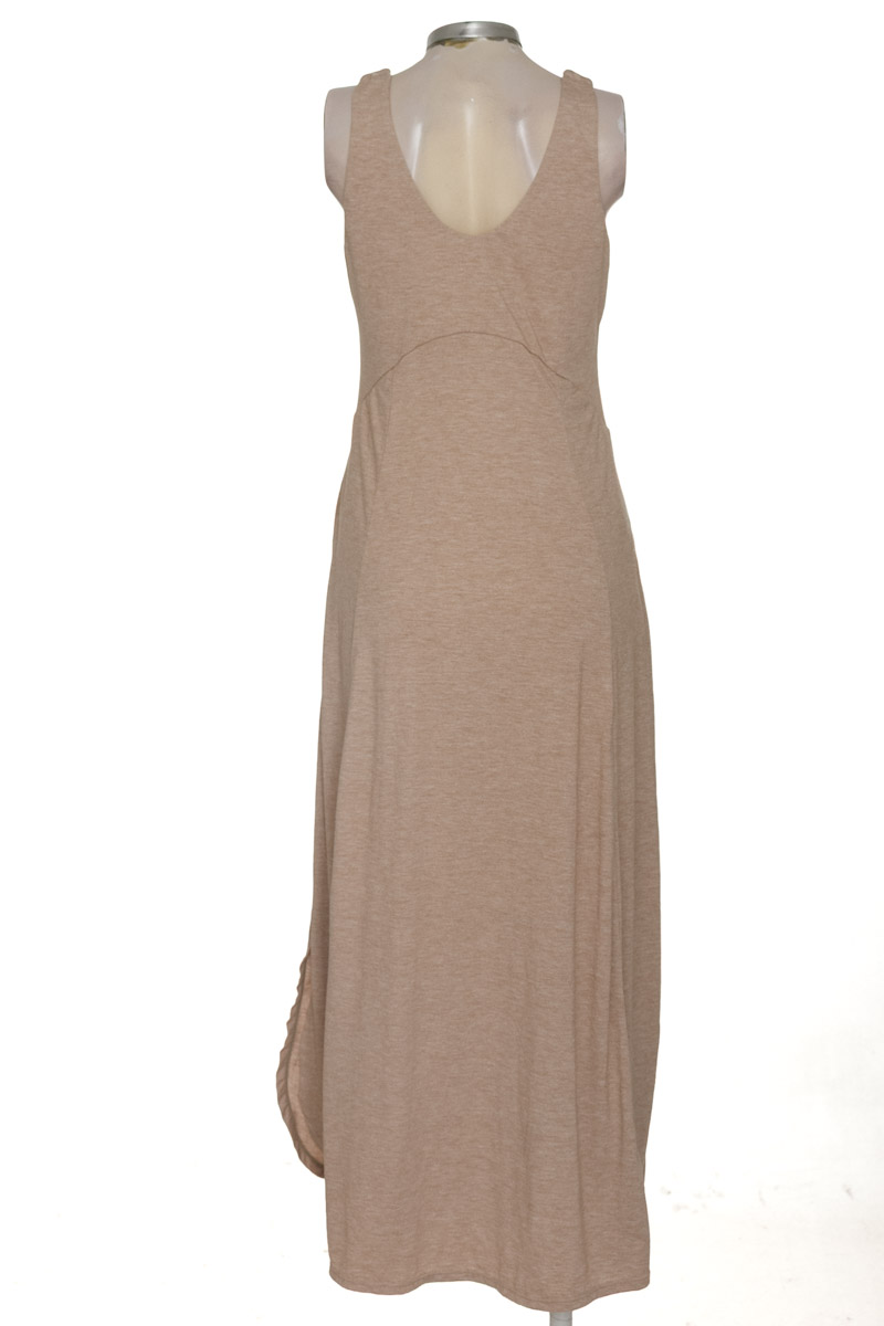 Vestido / Enterizo color Beige - Closeando