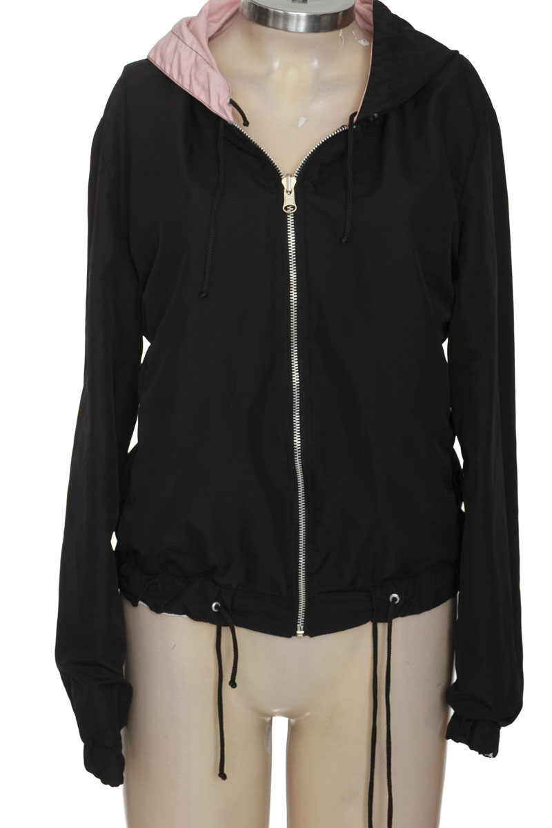 Chaqueta / Abrigo color Negro - Closeando