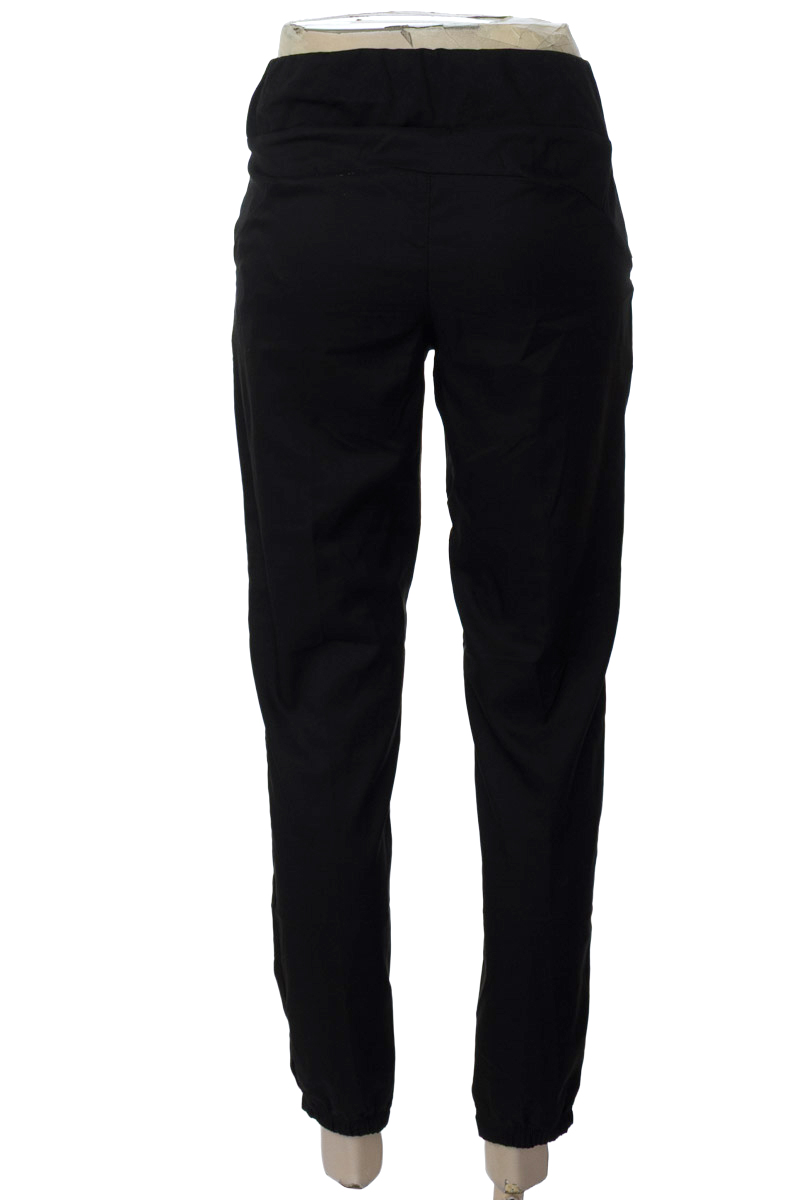 Ropa Deportiva / Salida de Baño color Negro - Quechua