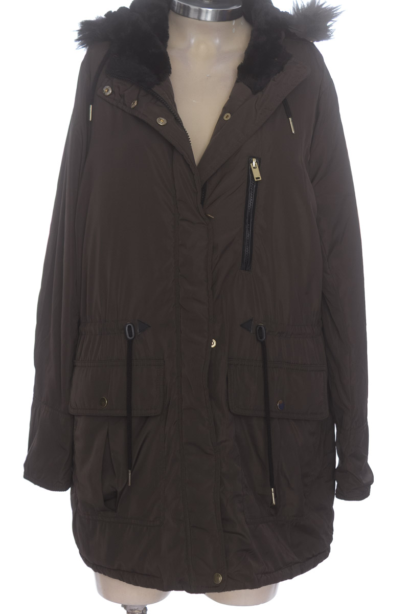 Chaqueta / Abrigo color Verde - Pull & Bear