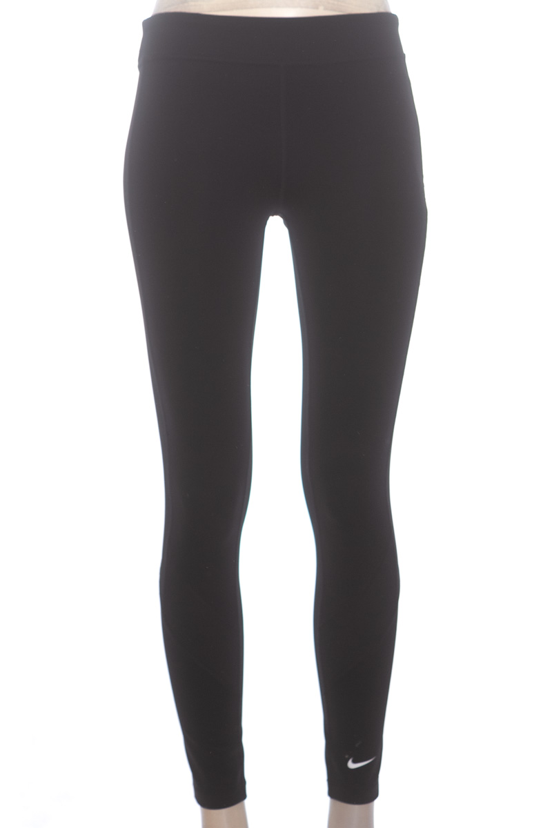 Ropa Deportiva / Salida de Baño color Negro - Nike