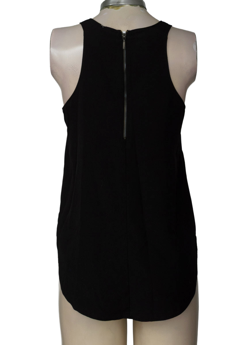 Top / Camiseta color Negro - Closeando