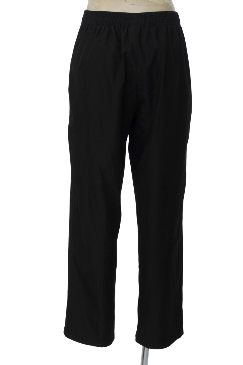 Ropa Deportiva color Negro - Closeando