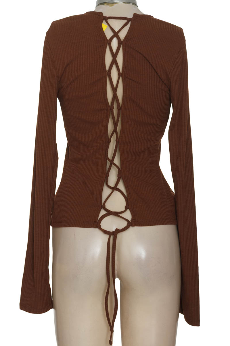 Top / Camiseta color Café - ELA
