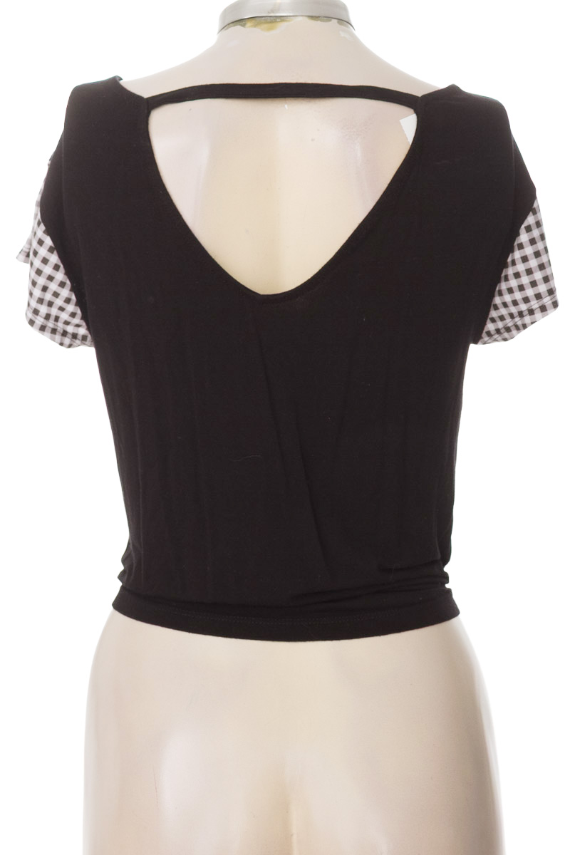 Top / Camiseta color Negro - Koaj