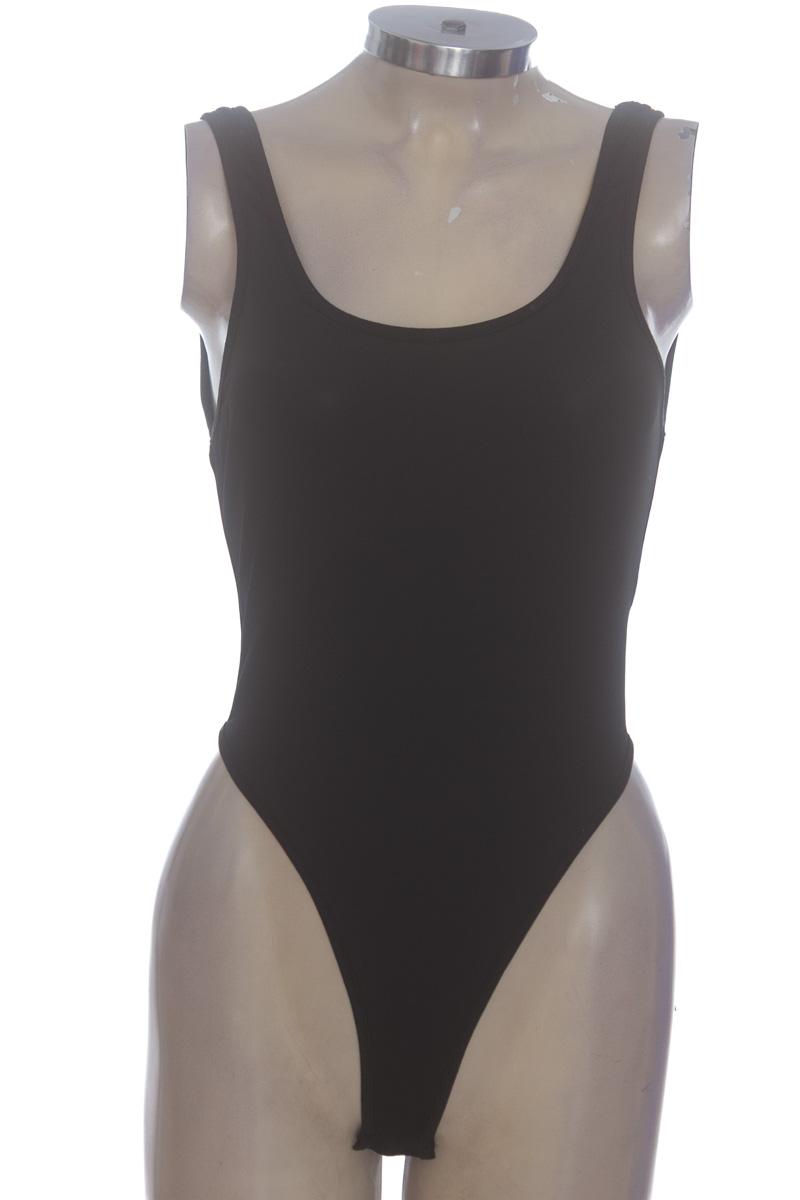 Top / Camiseta color Negro - Closeando