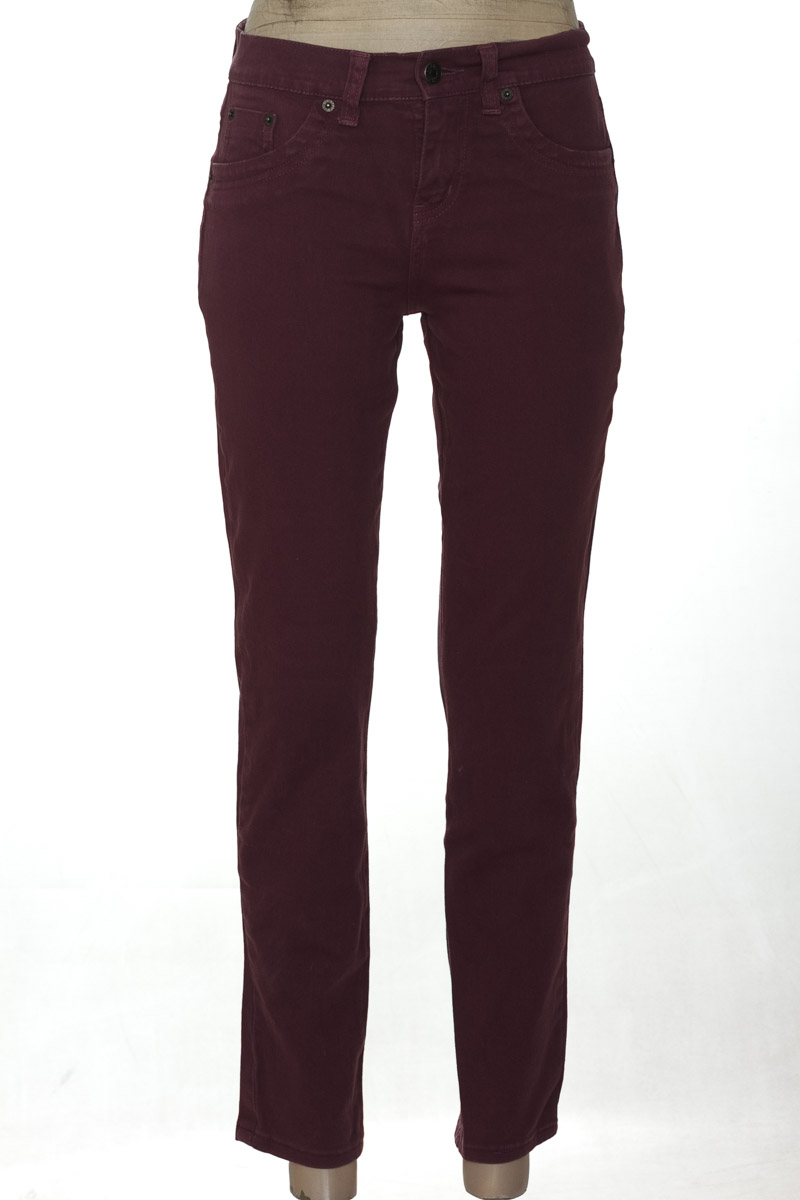 Pantalones color Vinotinto - Closeando