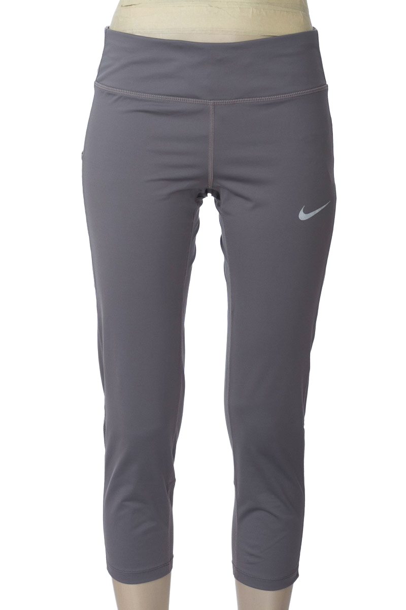 Ropa Deportiva / Salida de Baño color Gris - Nike