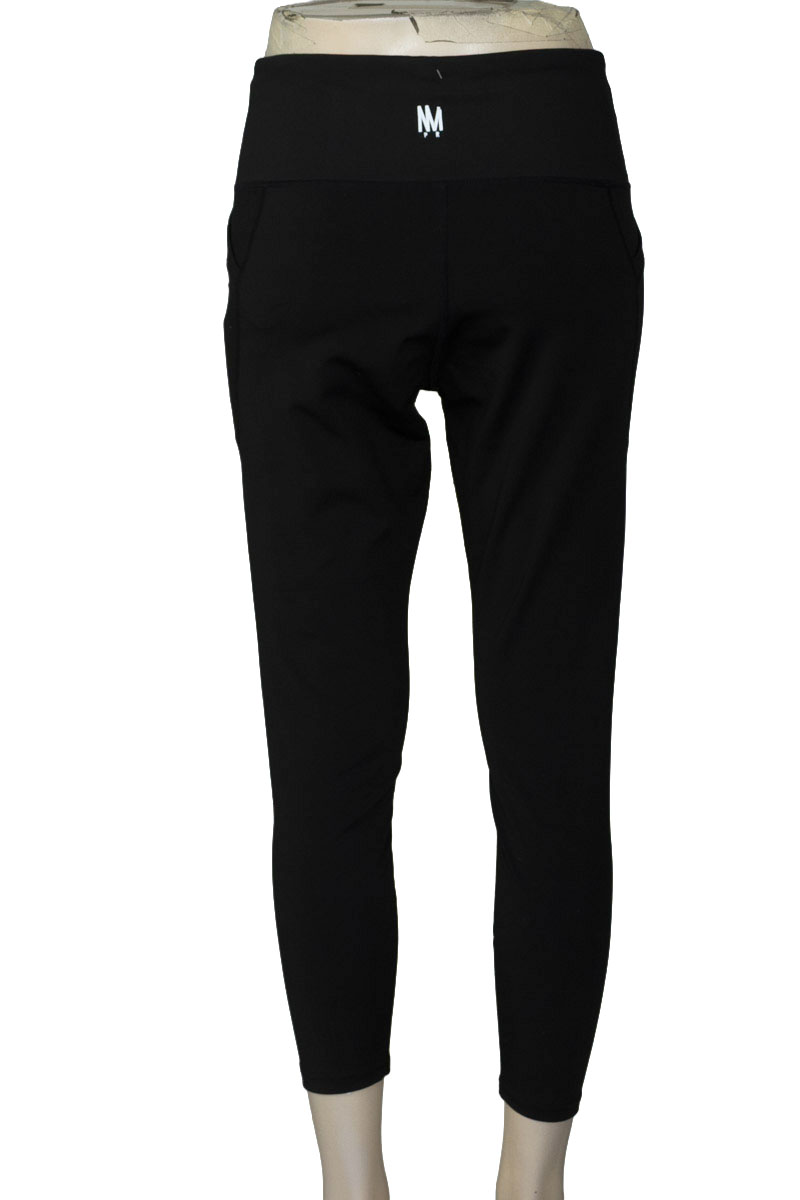 Ropa Deportiva / Salida de Baño color Negro - Closeando