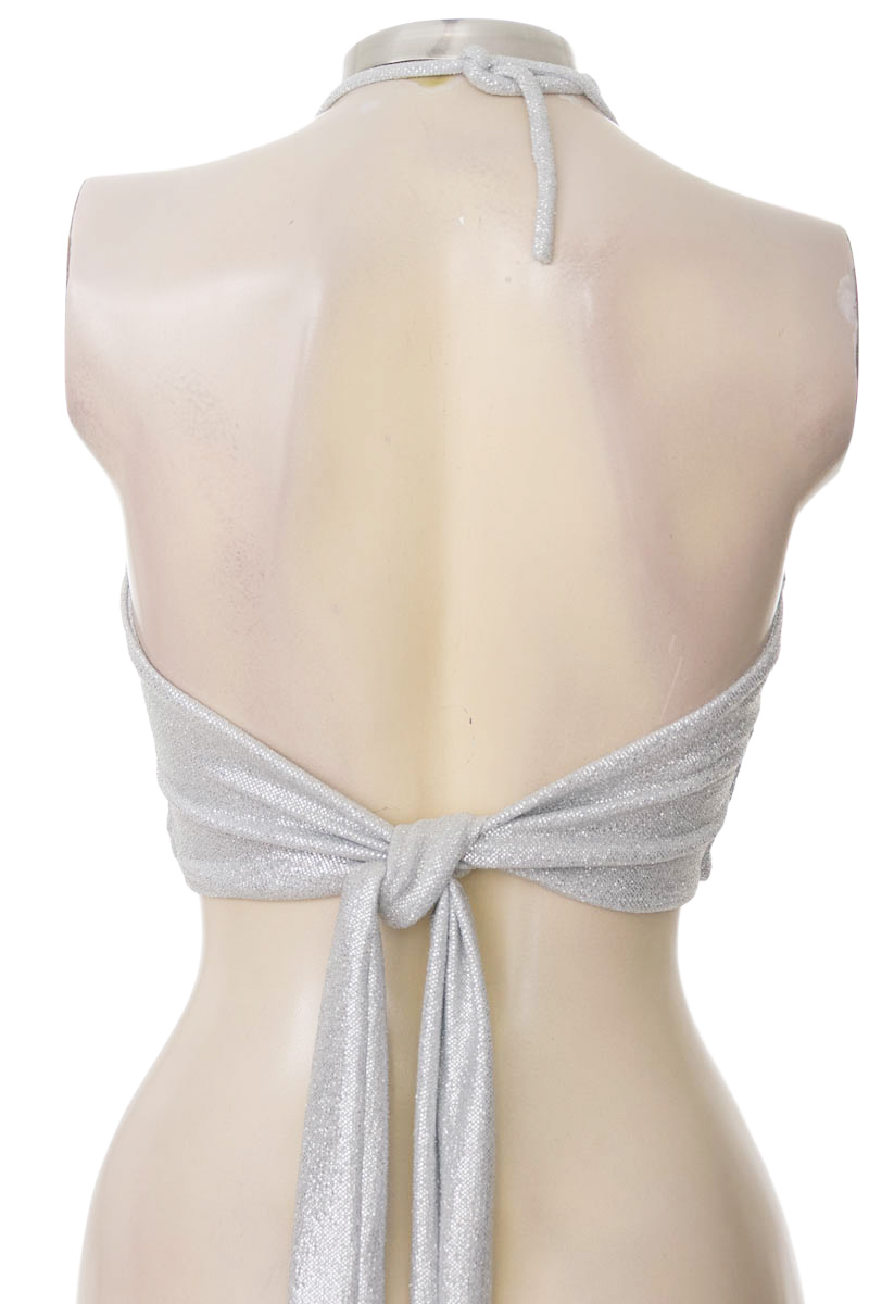 Top / Camiseta color Plateado - Closeando