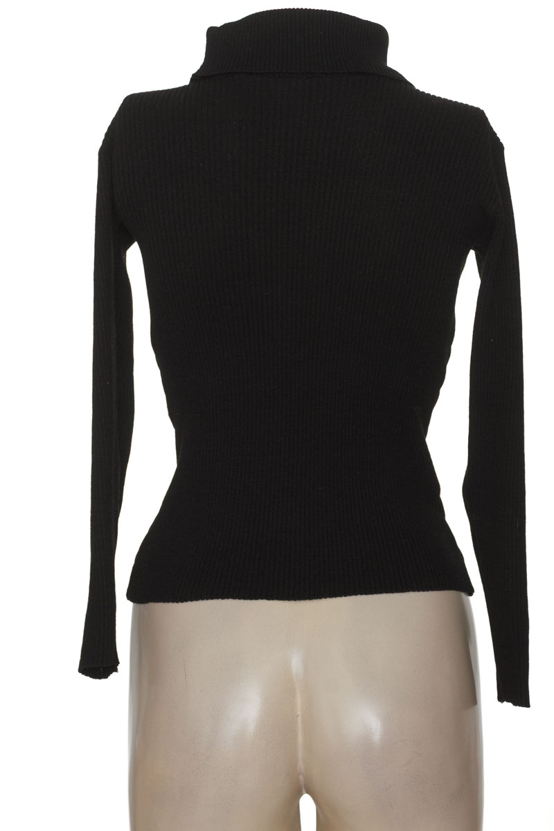 Sweater color Negro - Closeando