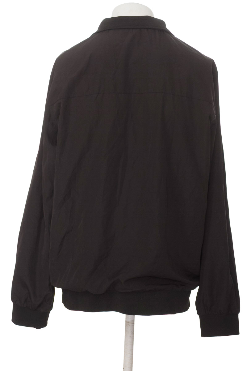 Chaqueta color Negro - Closeando