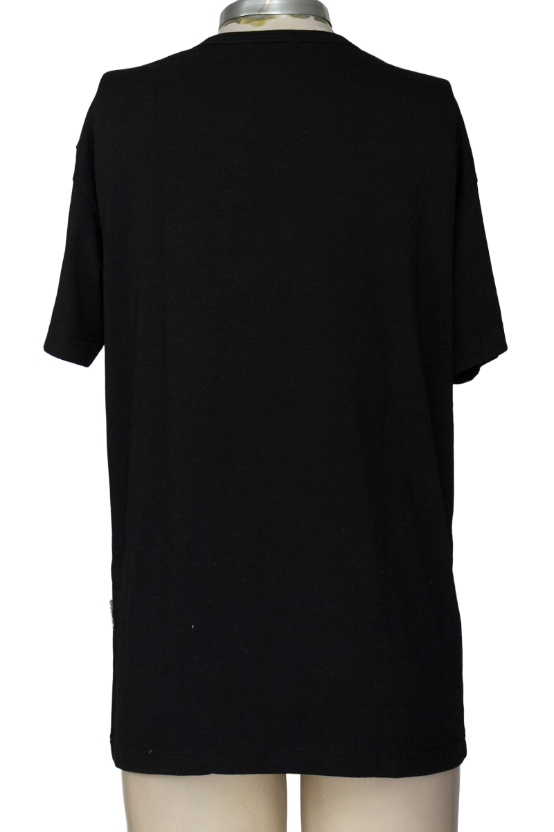 Top / Camiseta color Negro - Closeando
