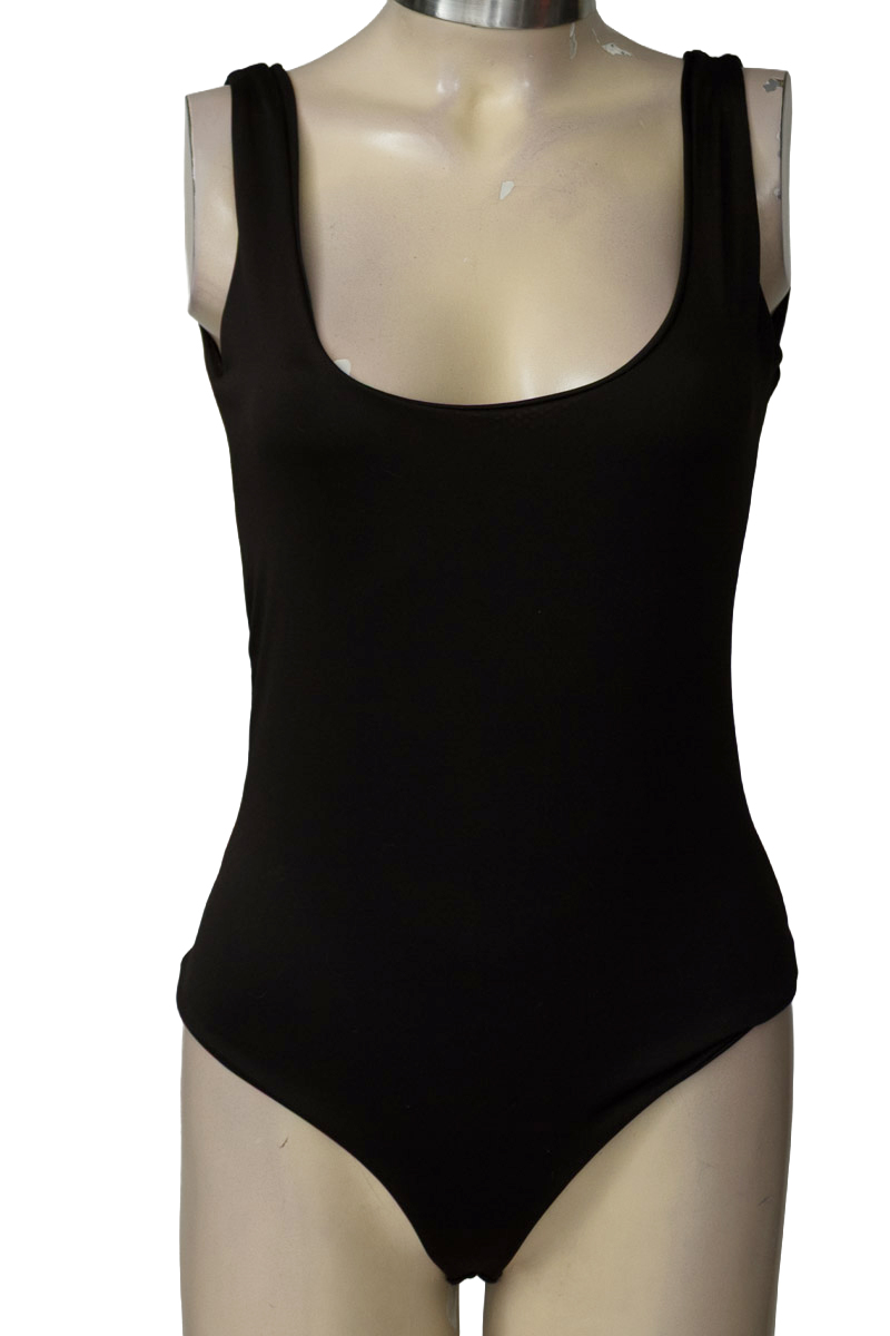 Top / Camiseta color Negro - Macadamia