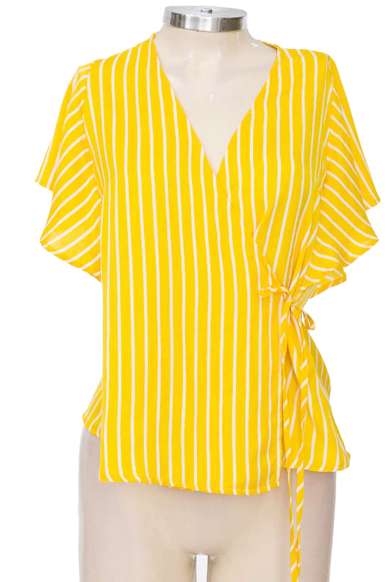 Top / Camiseta color Amarillo - Basement