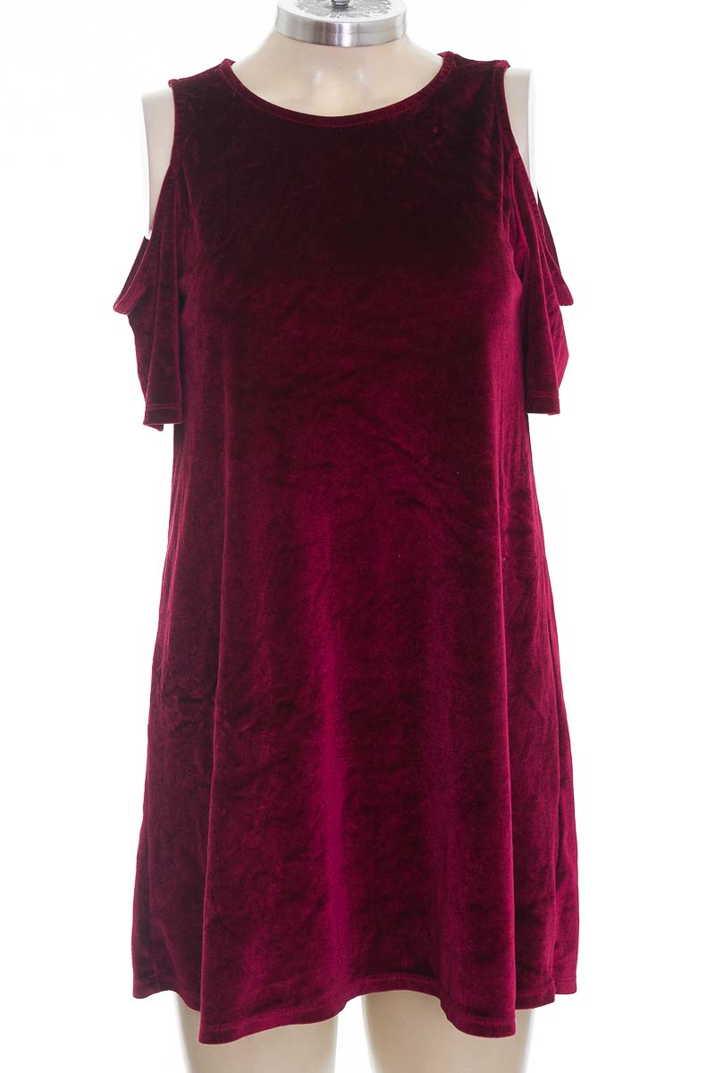 Vestido / Enterizo color Vinotinto - Pull \u0026 Bear | Closeando ®