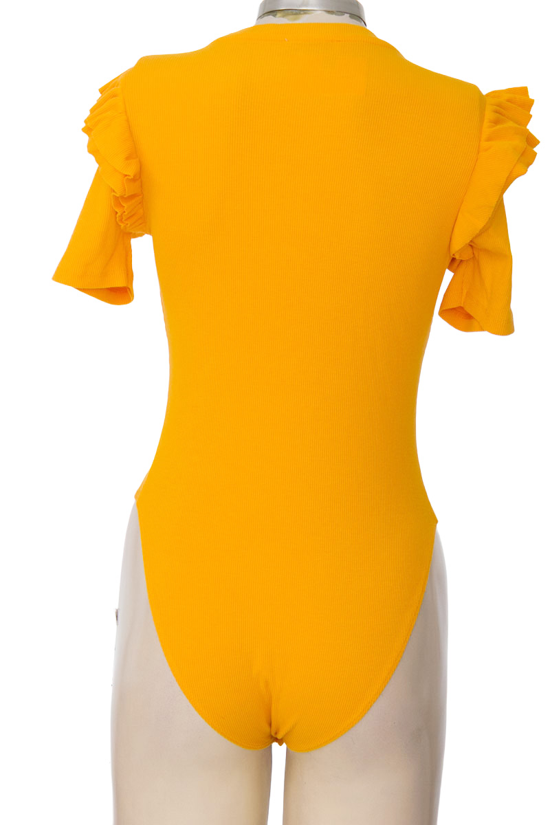 Top / Camiseta color Mostaza - Zara