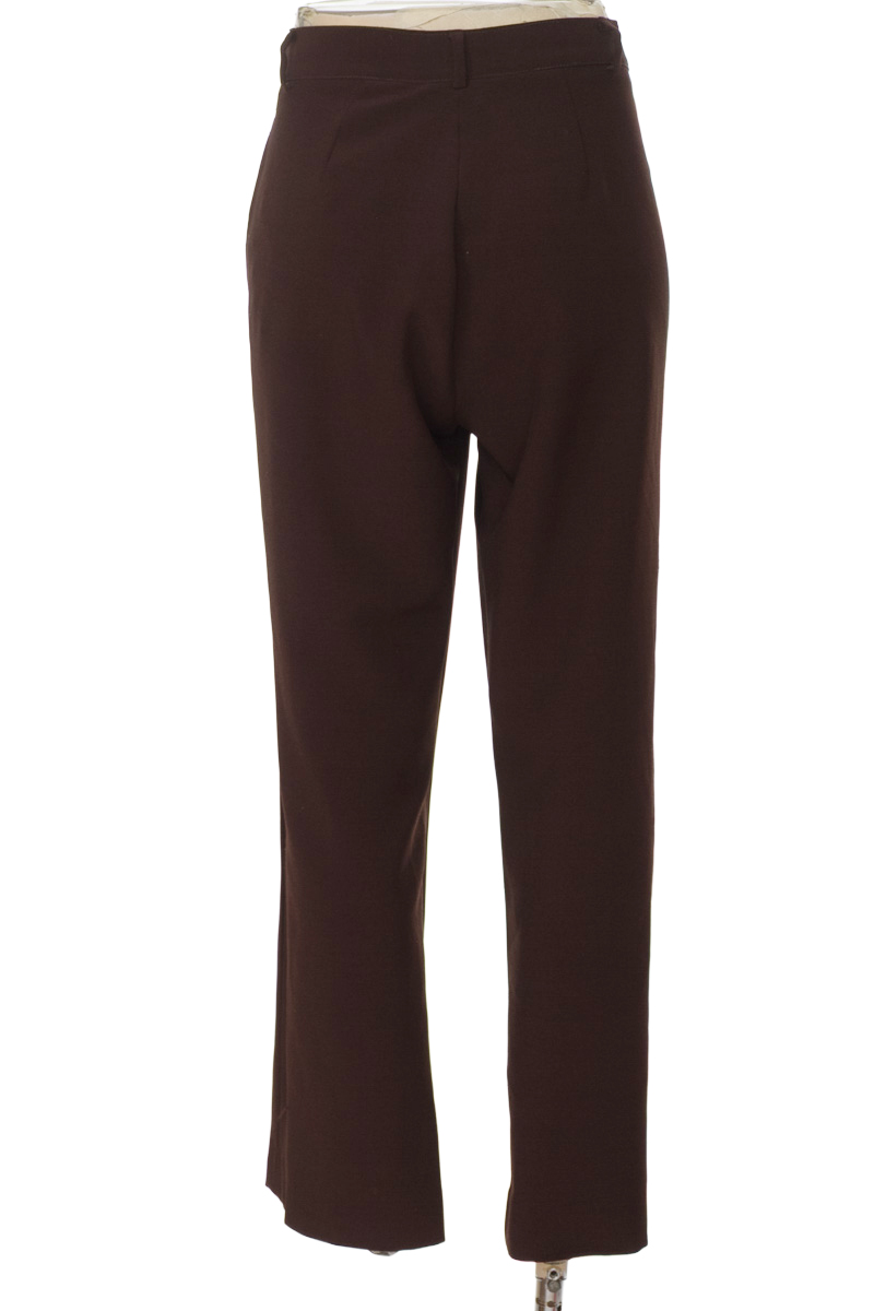 Pantalones color Café - Closeando