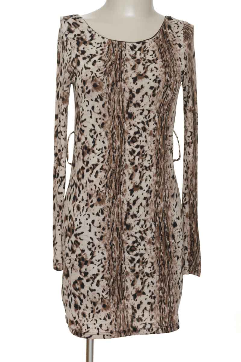Vestido / Enterizo color Beige - Closeando