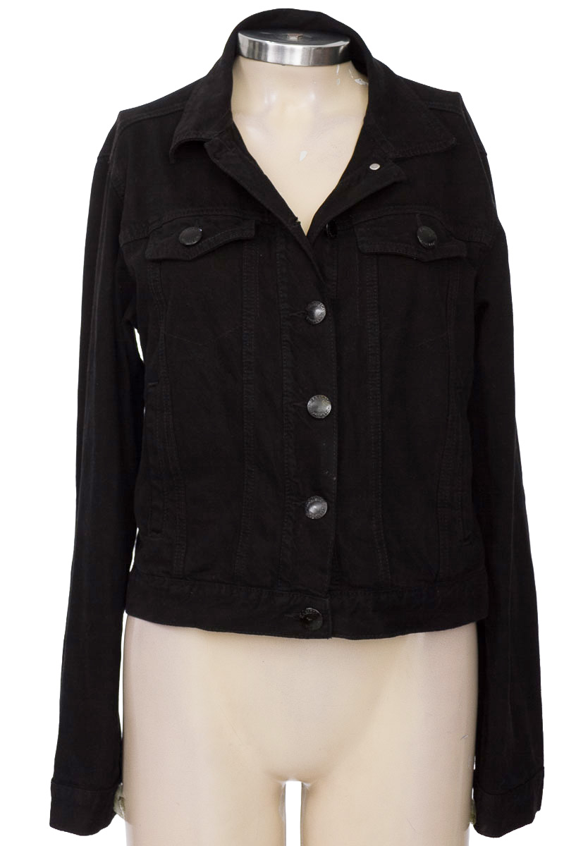 Chaqueta / Abrigo color Negro - Closeando