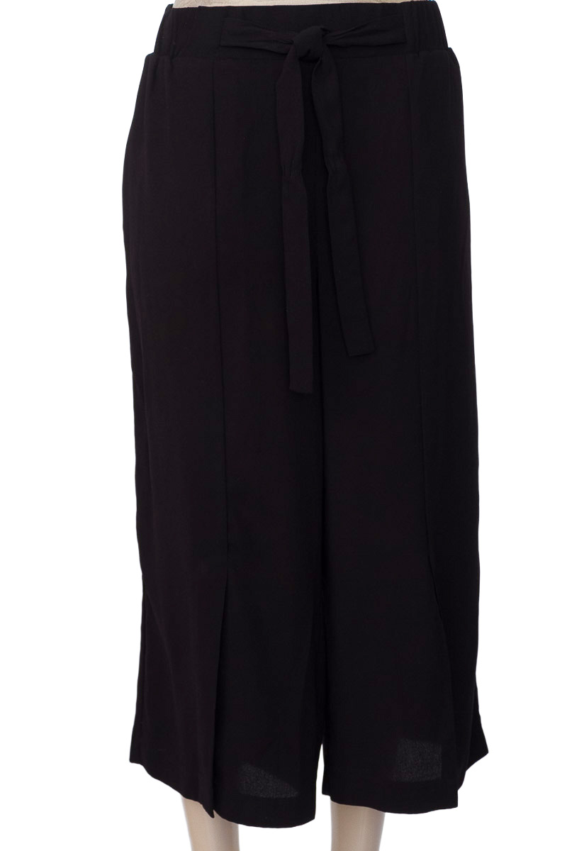 Pantalones color Negro - Stradivarius