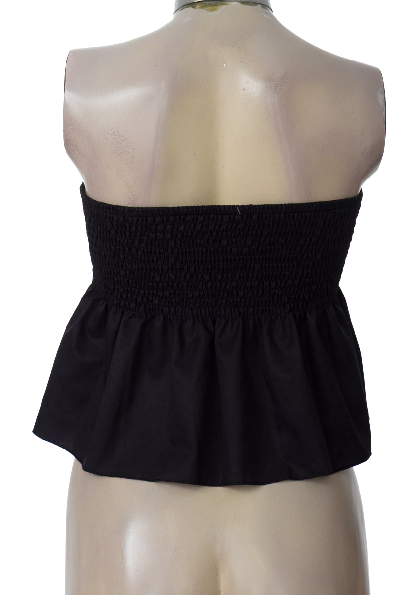 Top / Camiseta color Negro - Closeando