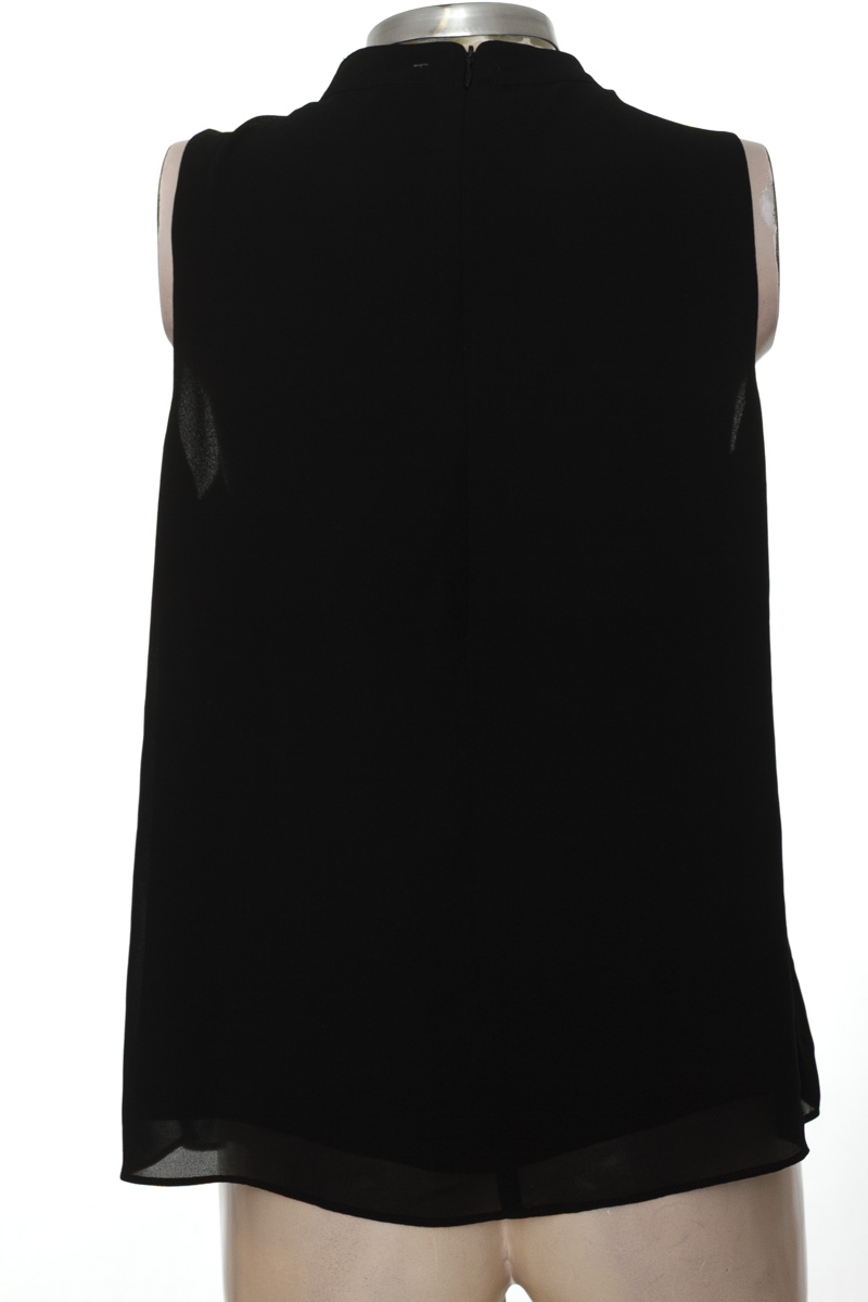 Top / Camiseta color Negro - Closeando