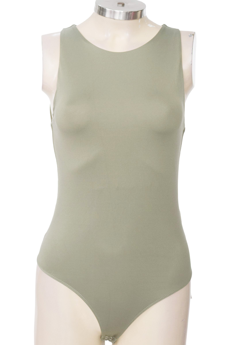 Top / Camiseta color Verde - Stradivarius