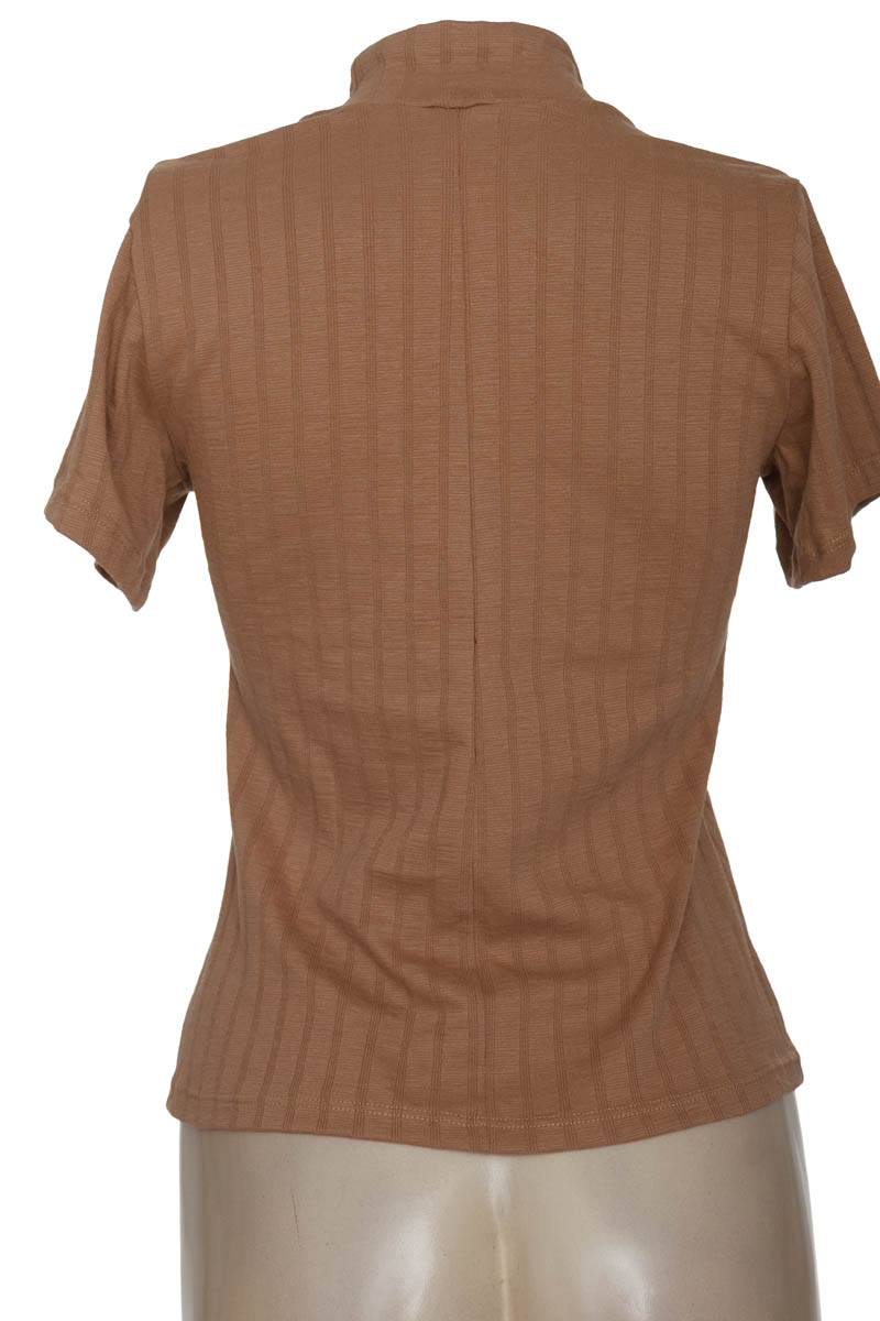 Top / Camiseta color Beige - Closeando
