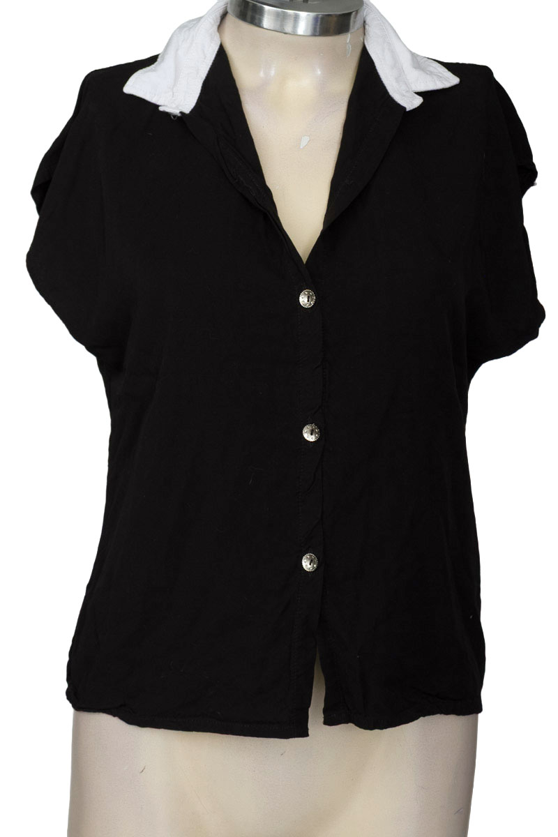 Top / Camiseta color Negro - Closeando