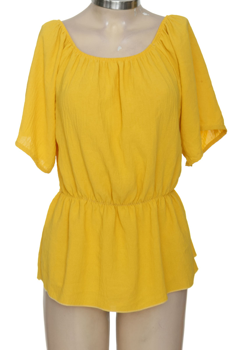 Top / Camiseta color Amarillo - Closeando