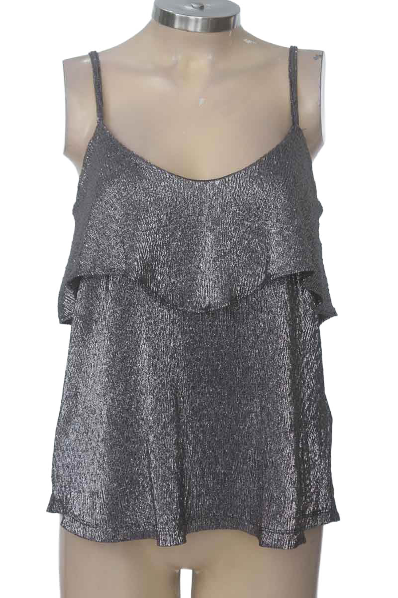 Top / Camiseta color Plateado - University Club