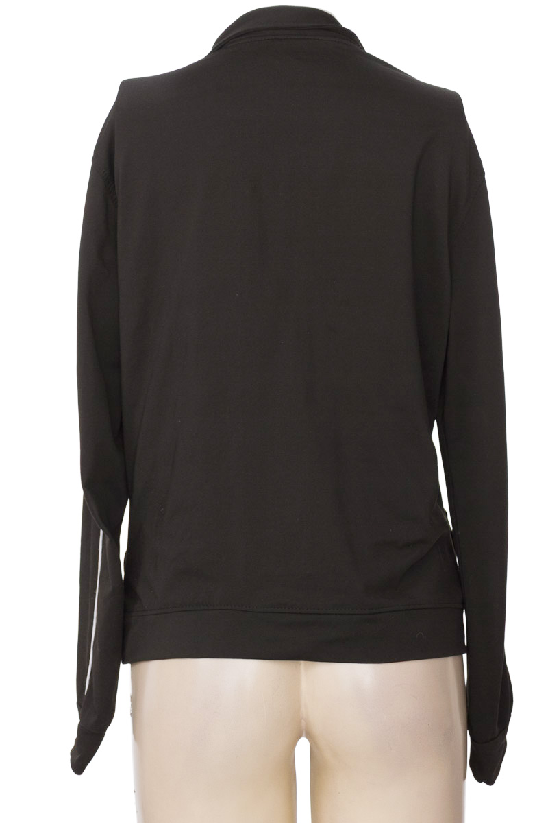 Ropa Deportiva / Salida de Baño color Negro - Closeando