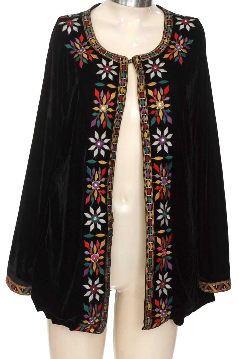 Chaqueta / Abrigo color Negro - Closeando