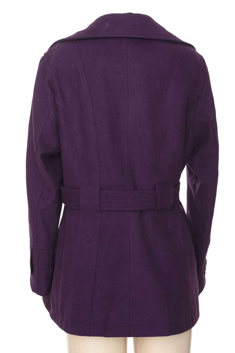 Chaqueta / Abrigo color Morado - Closeando