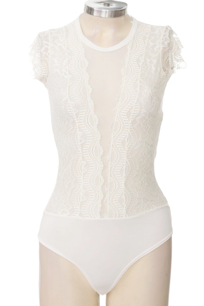 Top / Camiseta color Beige - Closeando