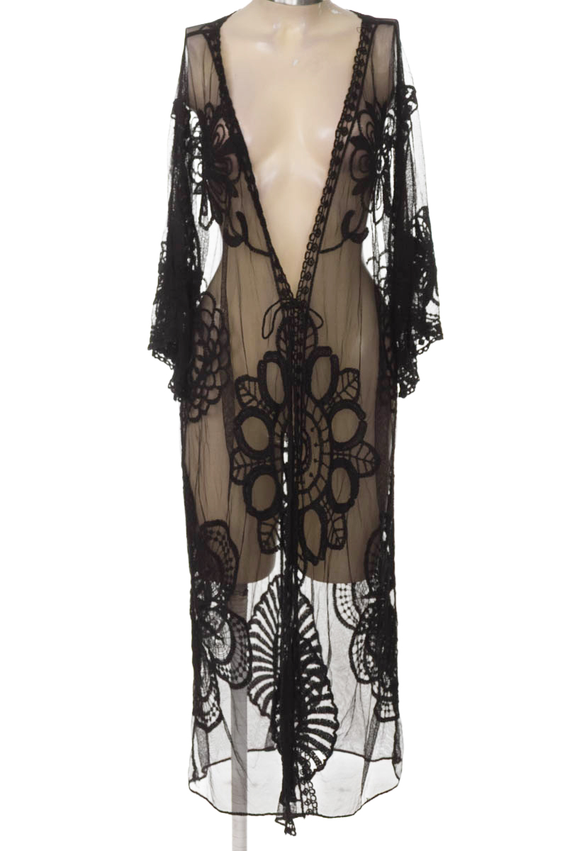 Ropa Deportiva / Salida de Baño color Negro - Closeando