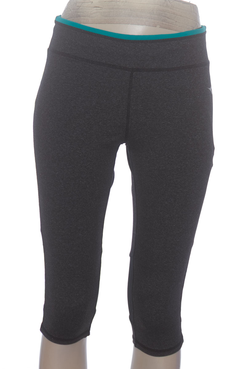 Ropa Deportiva / Salida de Baño color Gris - Diadora