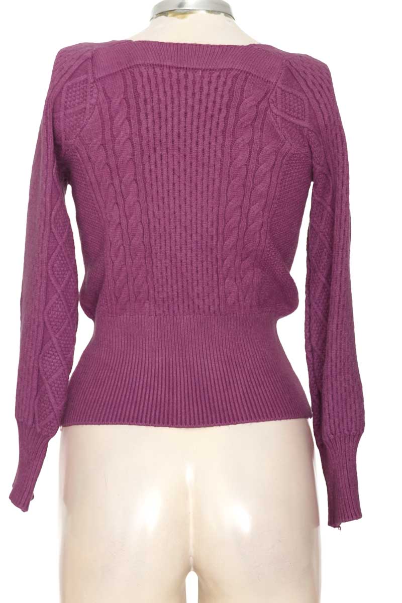 Sweater color Morado - Closeando