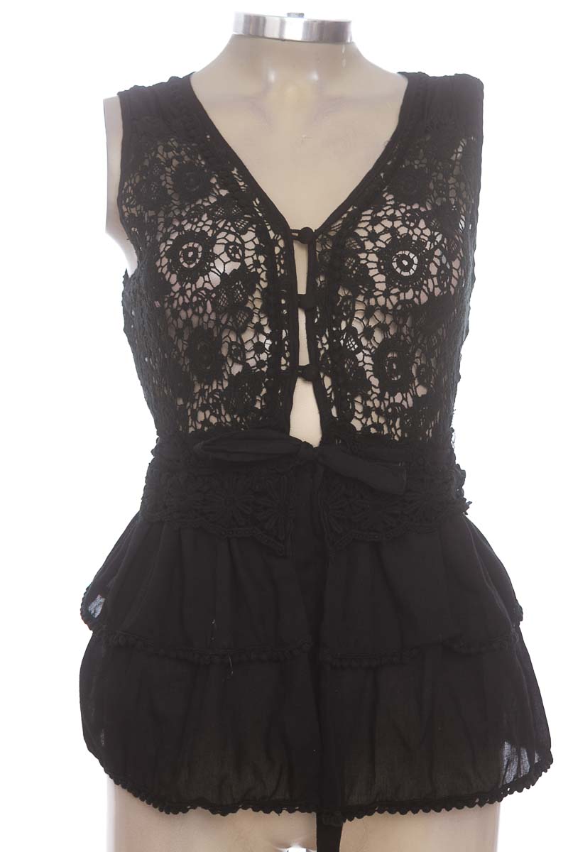 Top / Camiseta color Negro - Karis