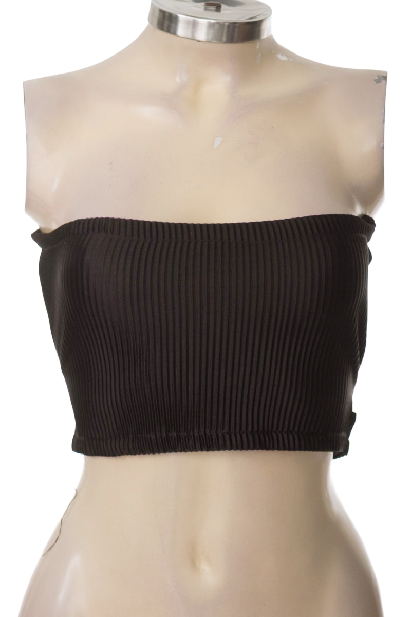 Top / Camiseta color Negro - Closeando