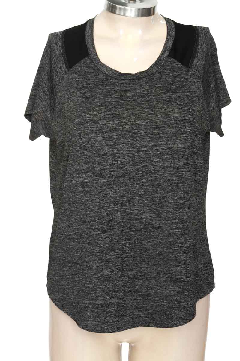 Ropa Deportiva / Salida de Baño color Gris - Gef