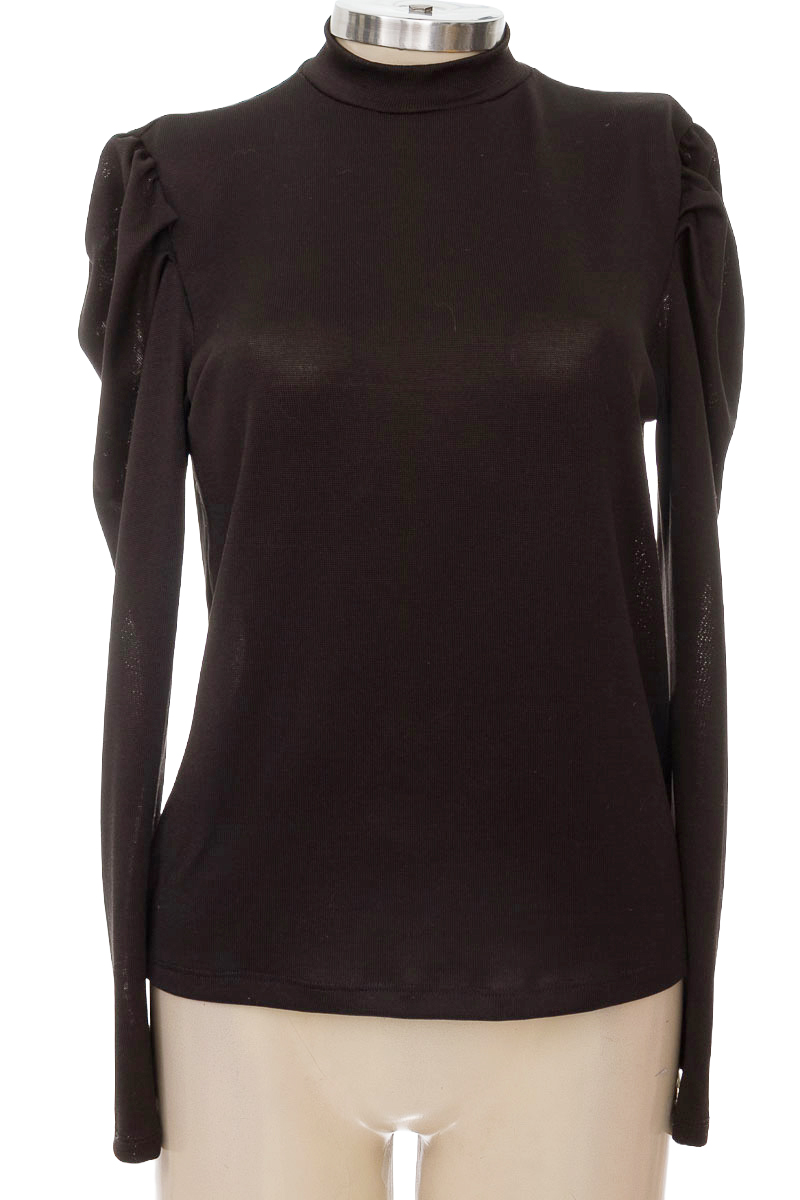 Sweater color Negro - Closeando