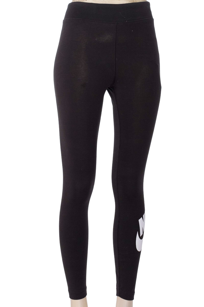 Ropa Deportiva / Salida de Baño color Negro - Nike