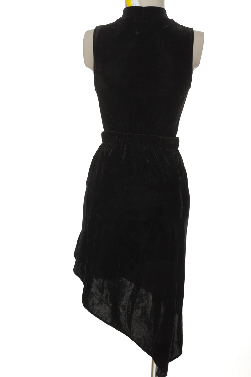 Vestido / Enterizo color Negro - Liz & Sara